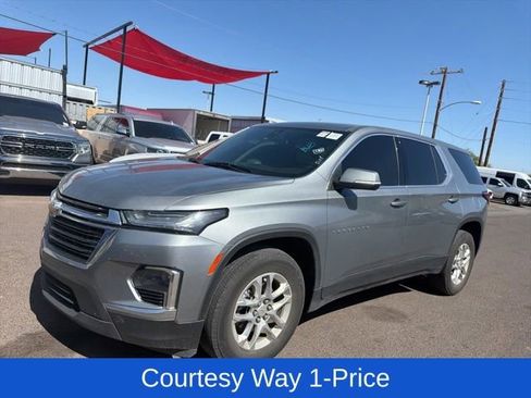 Used 2023 Chevrolet Traverse LS w/ Safety Package FWD image 5