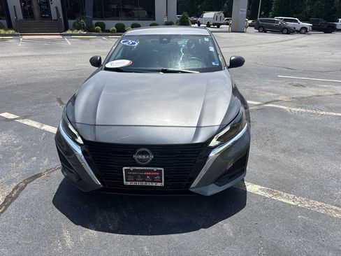 Used 2025 Nissan Altima 2.5 SV FWD image 8