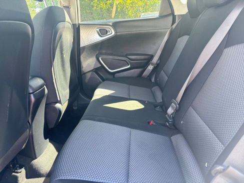 Used 2025 Kia Soul LX w/ LX Technology Package FWD image 21