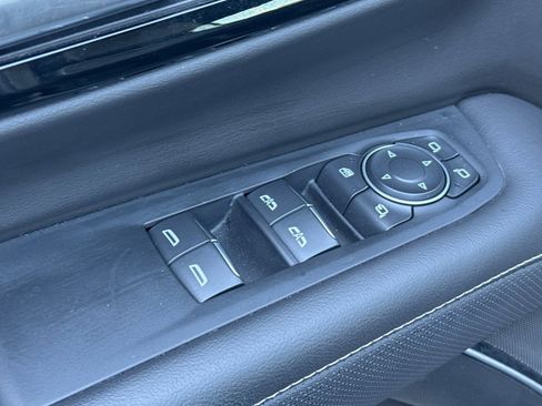 Used 2025 Chevrolet Suburban Premier image 13