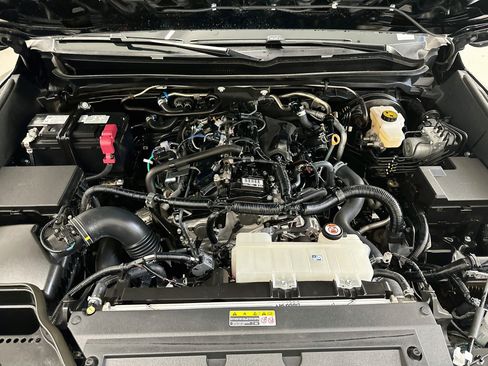Used 2025 Toyota Tacoma TRD Off-Road AWD/4WD image 32