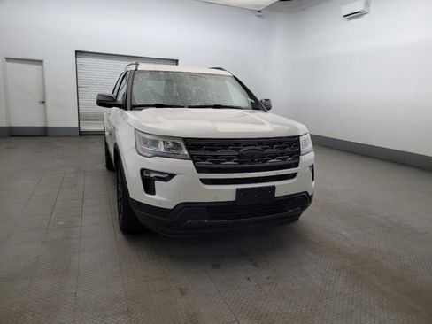 Used 2018 Ford Explorer XLT w/ Equipment Group 202A AWD/4WD image 14