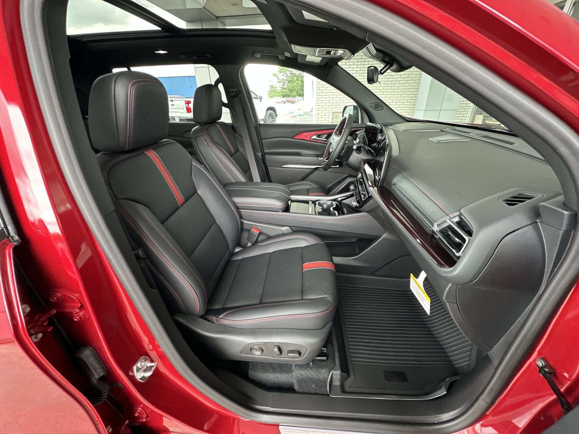 New 2026 Chevrolet Traverse RS w/ LPO, Floor Liner Package FWD image 29