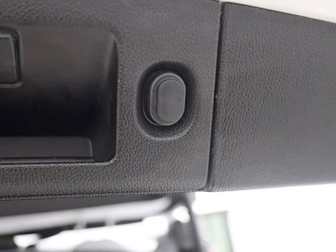 Used 2018 Cadillac Escalade ESV Luxury image 39