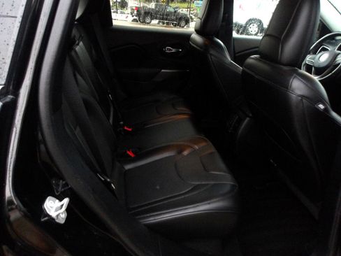 Used 2020 Jeep Cherokee Limited image 8