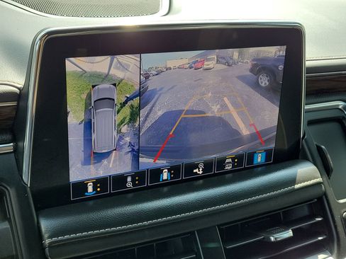 Used 2021 Chevrolet Suburban Premier w/ Premium Package AWD/4WD image 28