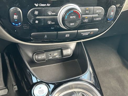 Used 2016 Kia Soul + w/ Primo Package FWD image 29