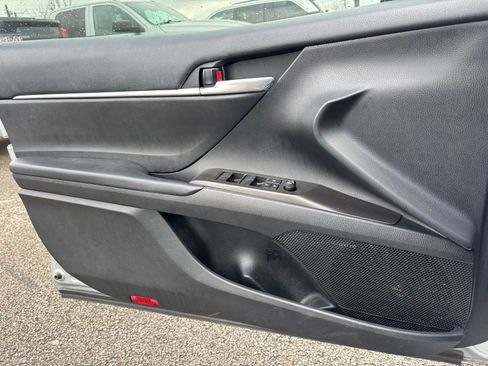 Used 2023 Toyota Camry SE image 6