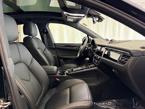 Certified 2026 Porsche Macan AWD/4WD image 16
