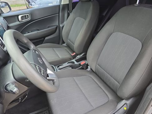 Used 2021 Hyundai Venue SE FWD image 14