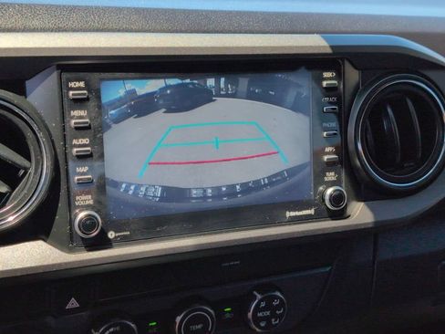 Used 2020 Toyota Tacoma TRD Off-Road w/ Technology Package AWD/4WD image 15