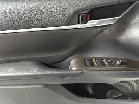 Used 2021 Toyota Camry SE image 9