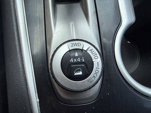 Used 2019 Nissan Pathfinder SV AWD/4WD image 27