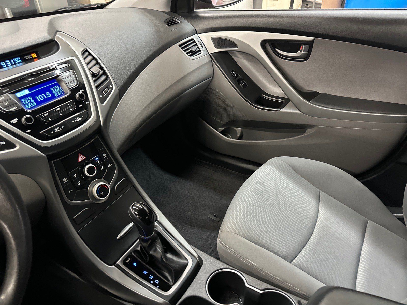 Used 2016 Hyundai Elantra SE FWD image 25