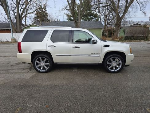 Used 2008 Cadillac Escalade AWD image 2