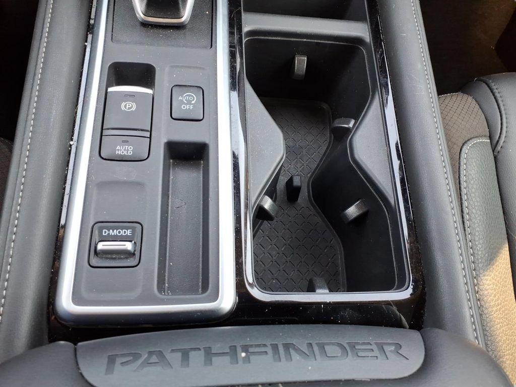 Used 2025 Nissan Pathfinder SL FWD image 22