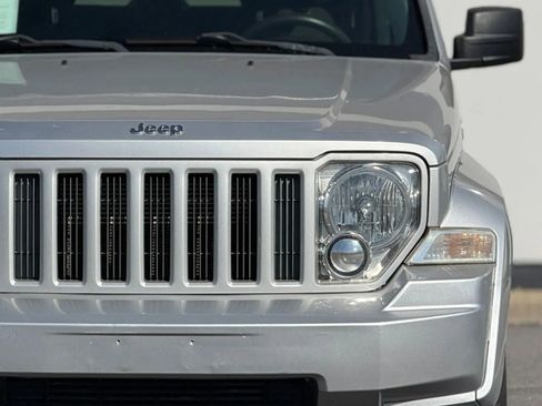 Used 2011 Jeep Liberty Sport image 12