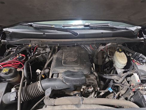 Used 2015 GMC Sierra 2500 SLT w/ Snow Plow Prep Package image 28