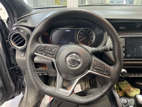 Used 2018 Nissan Kicks SR image 13