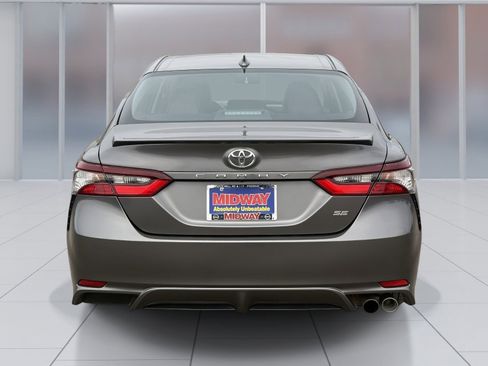 Used 2024 Toyota Camry SE image 5