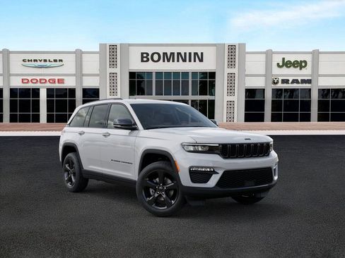 New 2025 Jeep Grand Cherokee Limited w/ Black Appearance Package image 5