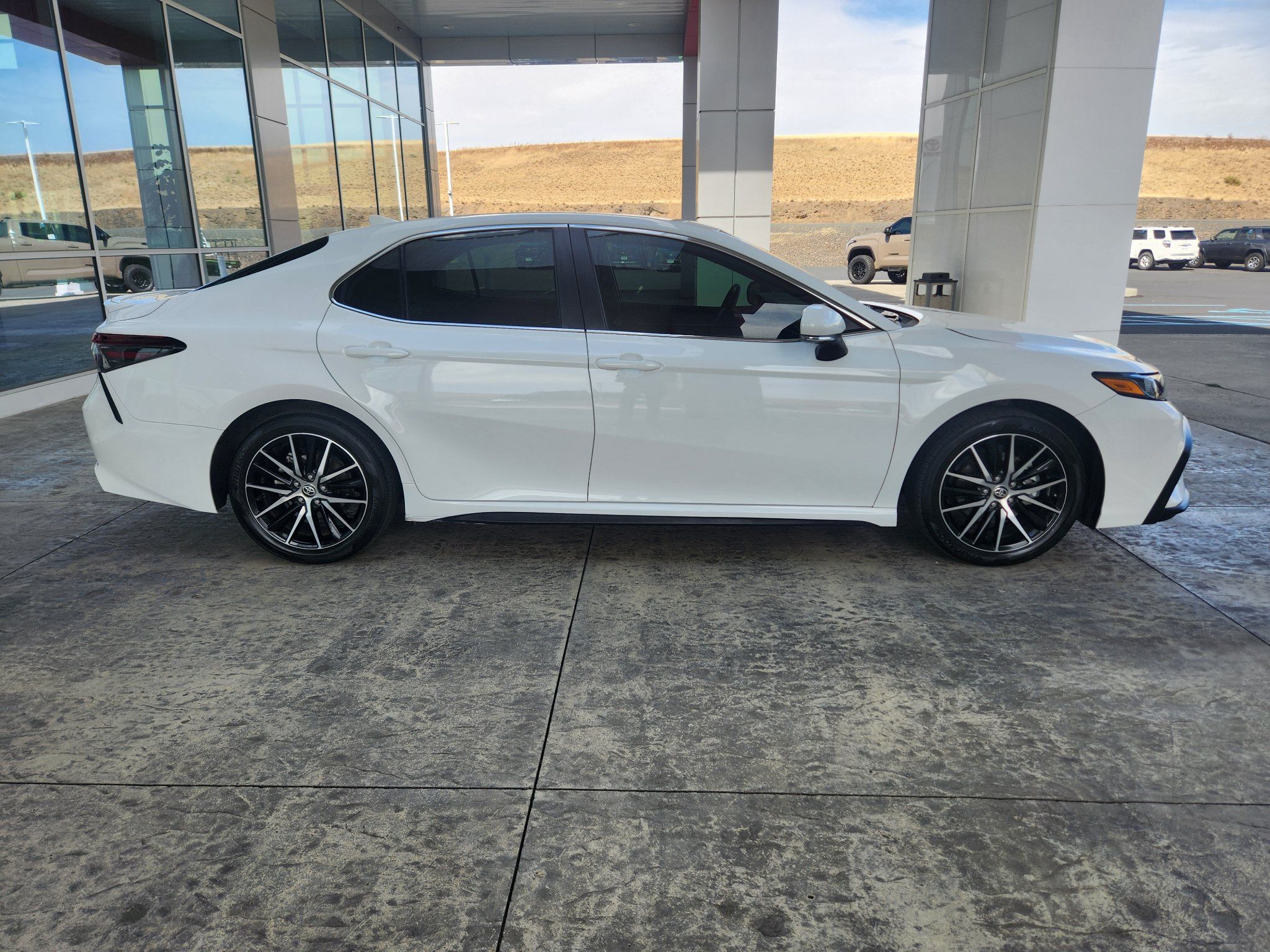 Used 2024 Toyota Camry SE AWD/4WD image 10
