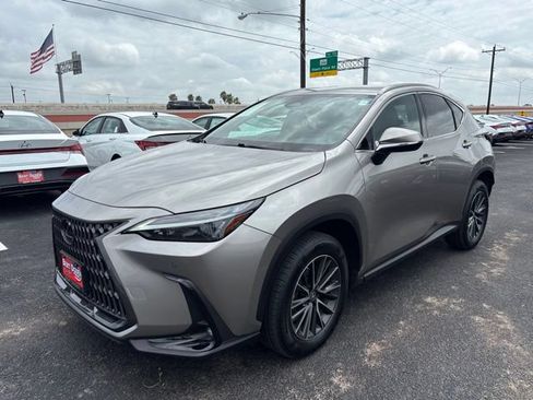 Used 2025 Lexus NX 250 FWD w/ Accessory Package (2T) image 3