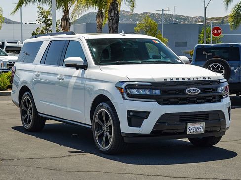 Certified 2024 Ford Expedition Max Limited RWD image 3