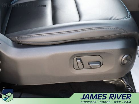 Used 2024 Jeep Wrangler Unlimited Rubicon 4xe AWD/4WD image 10