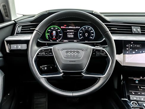 Used 2023 Audi e-tron Premium w/ Convenience Plus Package image 19