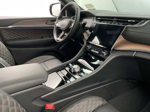 New 2025 Jeep Grand Cherokee L Summit w/ Luxury Tech Group V image 22