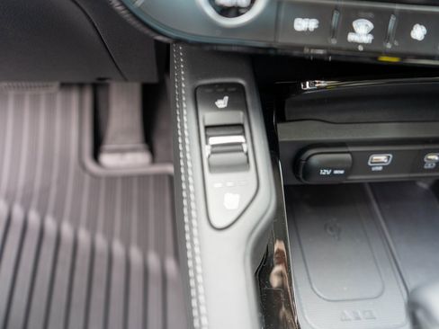 Used 2025 Kia Telluride EX image 24