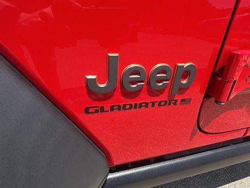 Used 2024 Jeep Gladiator Mojave AWD/4WD image 16