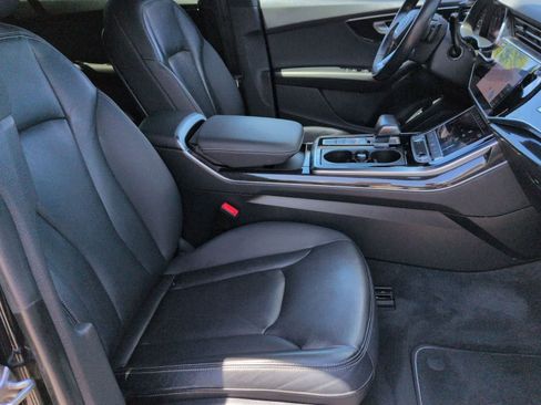 Used 2019 Audi Q8 Premium w/ Convenience Package AWD/4WD image 22