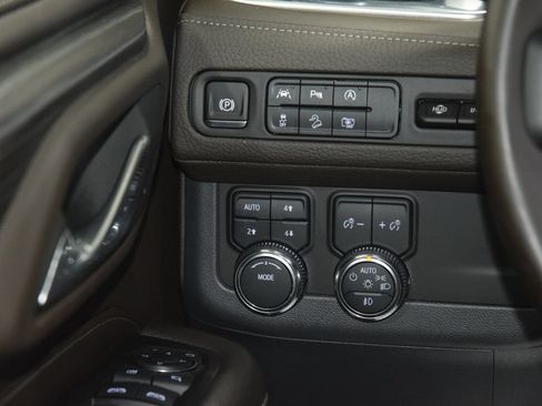 Used 2024 GMC Yukon XL Denali AWD/4WD image 36