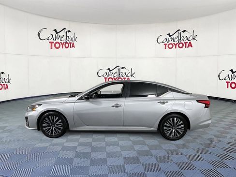 Used 2024 Nissan Altima 2.5 SV image 5