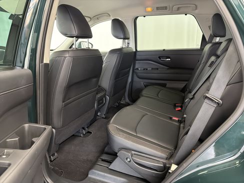 Used 2025 Nissan Pathfinder SL FWD image 12