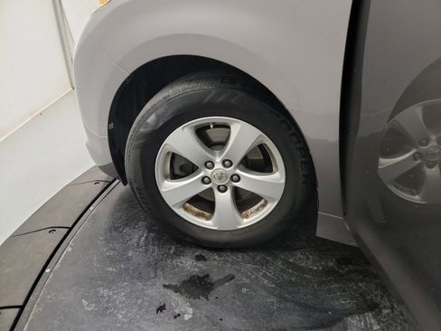 Used 2016 Toyota Sienna LE image 29