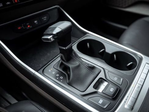 Used 2025 Kia Carnival image 15