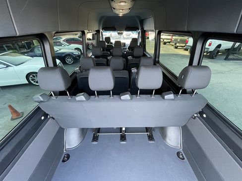 Used 2019 Mercedes-Benz Sprinter 2500 image 28