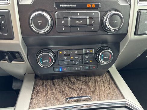 Used 2019 Ford F250 Lariat w/ Lariat Ultimate Package AWD/4WD image 19