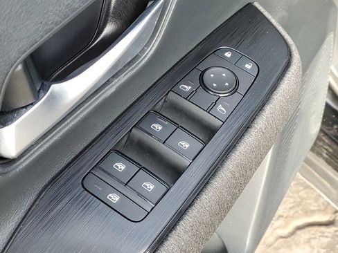 Certified 2025 Nissan Kicks SV image 21