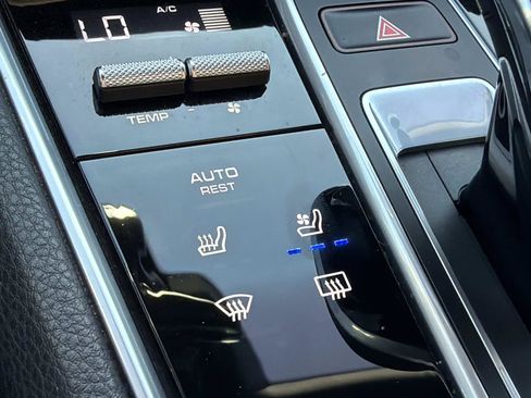 Used 2019 Porsche Panamera 4 AWD/4WD image 28