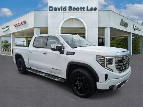 Used 2024 GMC Sierra 1500 Denali w/ Technology Package AWD/4WD image 3