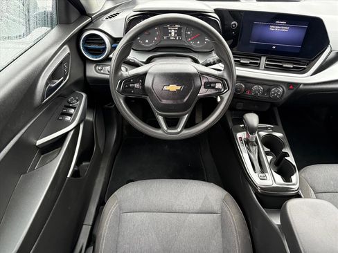 Used 2024 Chevrolet Trax LS w/ LS Convenience Package image 19