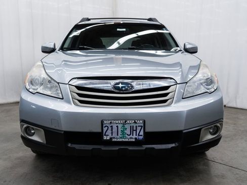 Used 2012 Subaru Outback 3.6R Limited image 2