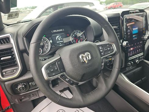 Used 2025 RAM 1500 Big Horn AWD/4WD image 4