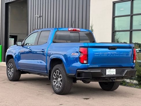 Used 2024 Chevrolet Colorado Z71 w/ Z71 Convenience Package 2 AWD/4WD image 3