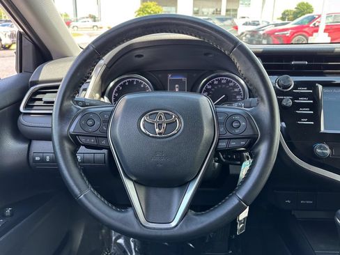 Used 2020 Toyota Camry SE FWD image 21