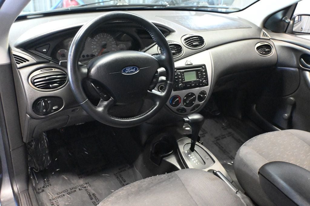 Used 2003 Ford Focus ZX3 Hatchback FWD image 5